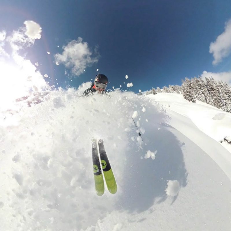Cosa portare per una giornata sulla neve con sci e snowboard LeListe